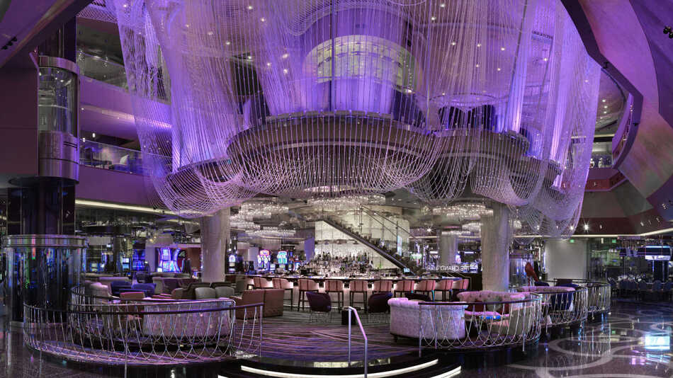 28. Chandelier Bar, Las Vegas, NV (USA)