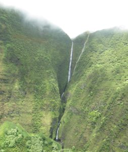 4. Oloʻupena Falls