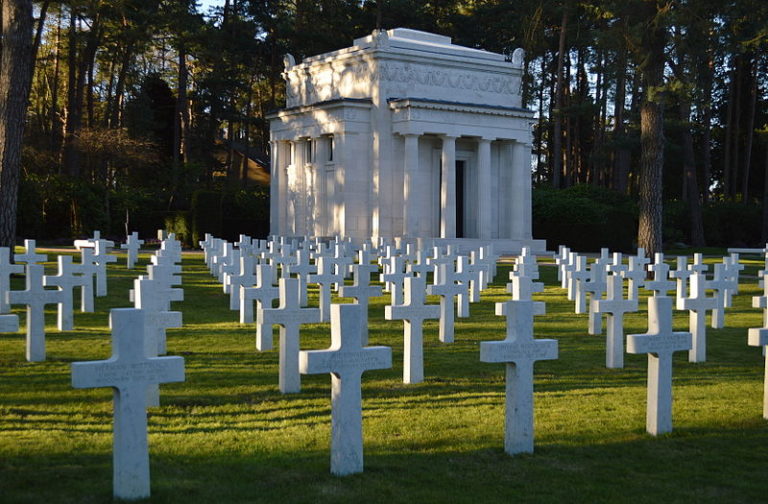 The 10 Largest Cemeteries in the World