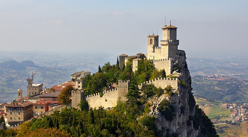 5. San Marino - 61 km²