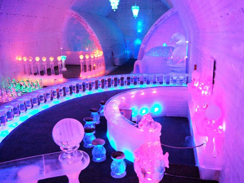 7. Aurora Ice Hotel, Alaska (USA)