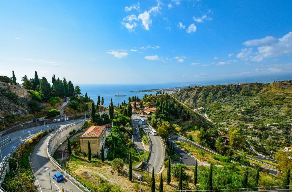 the-25-most-beautiful-roads-in-italy-thebitetour