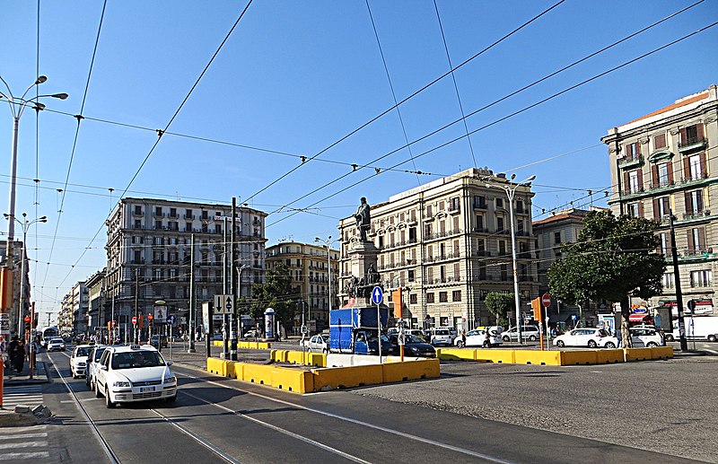 Piazza Garibaldi, Naples