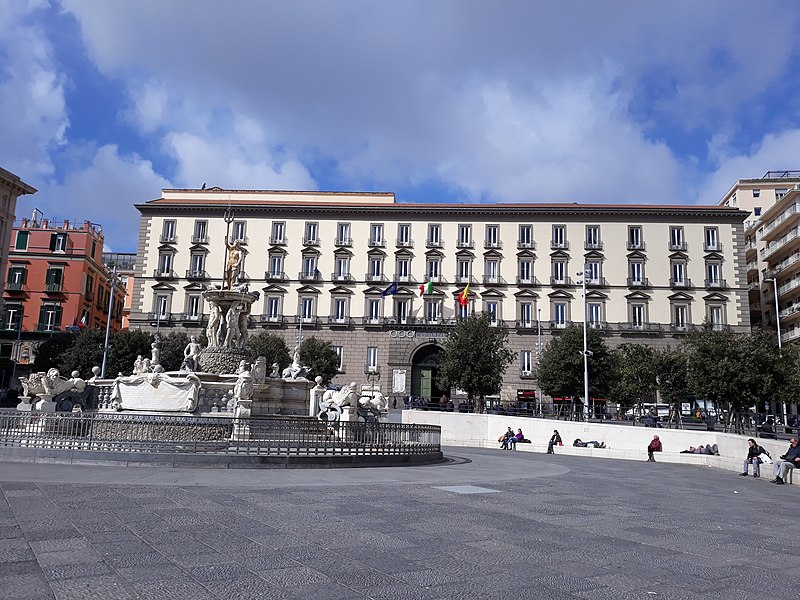 Piazza del Municipio, Naples