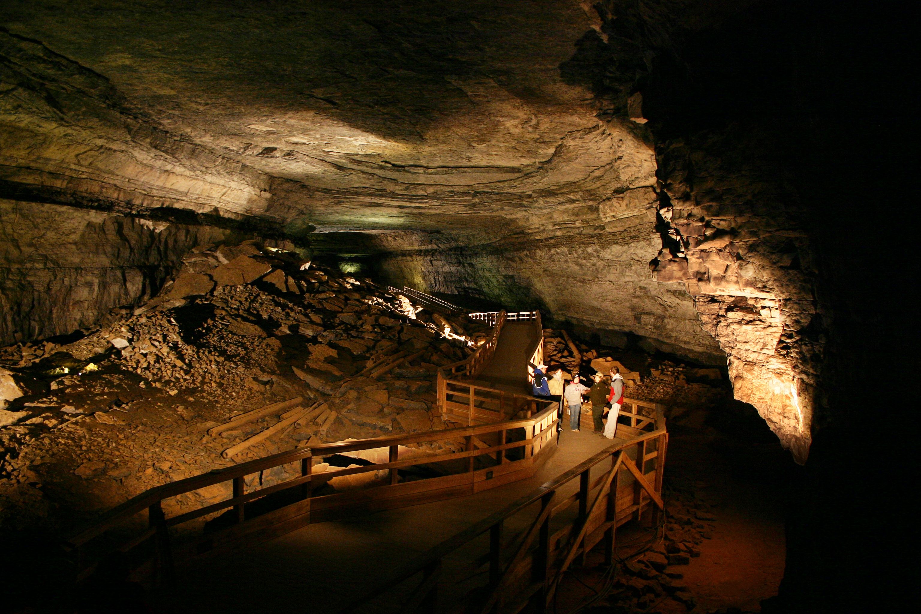 The cave of their. Национальный парк Мамонтова пещера. Флинт Мамонтова пещера. Мамонтова пещера в Кентукки. Национальный парк Мамонтова пещера США.