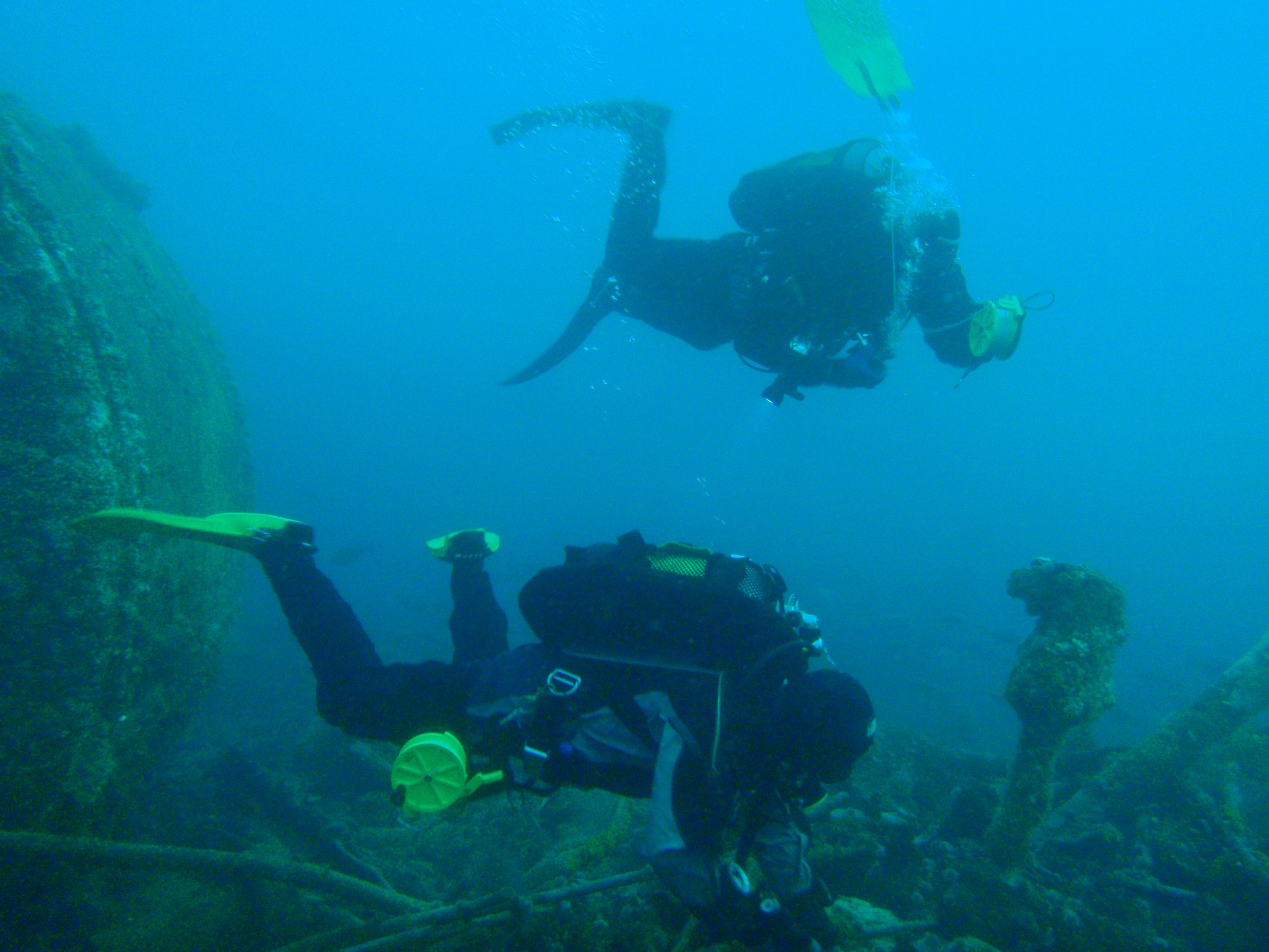 File:Diver deploying a DSMB at boiler of Cape Matapan.jpg - Wikimedia Commons