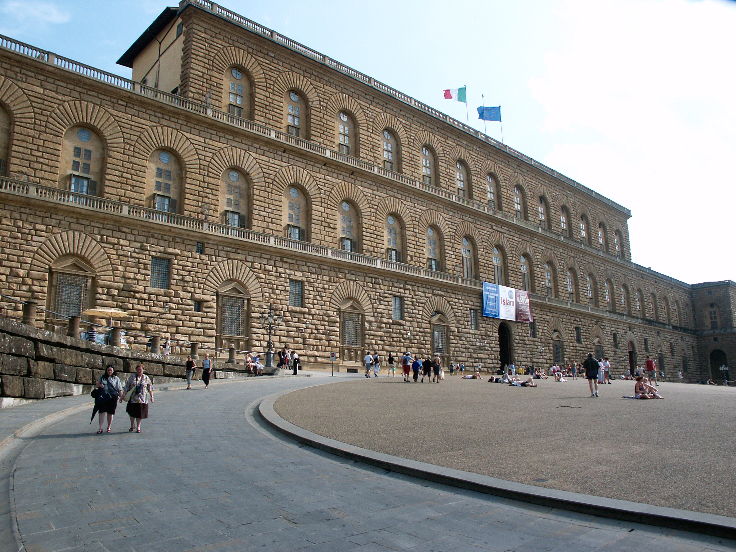 File:Florence-PalaisPitti.jpg - Wikimedia Commons