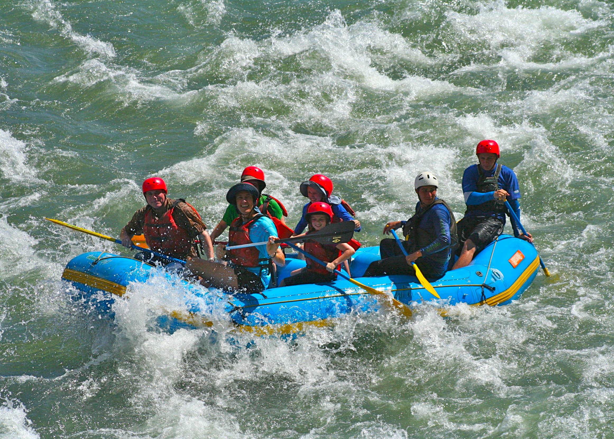 File:Rafting Sarapiqui river. Costa Rica.jpg - Wikimedia Commons