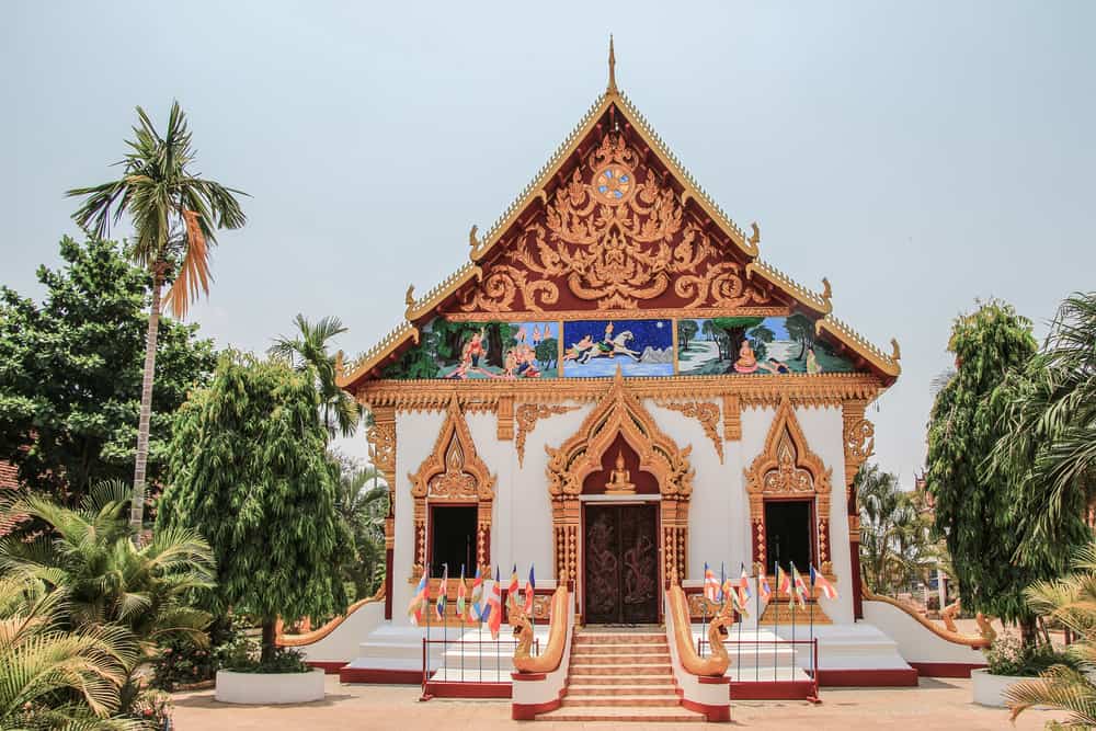 Admire Wat Luang