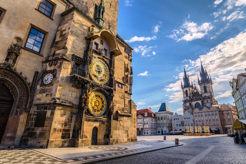 Best of Prague by Foot and Bus, and 1-Hour River Cruise