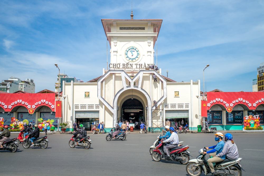 Browse in Ben Thanh Market