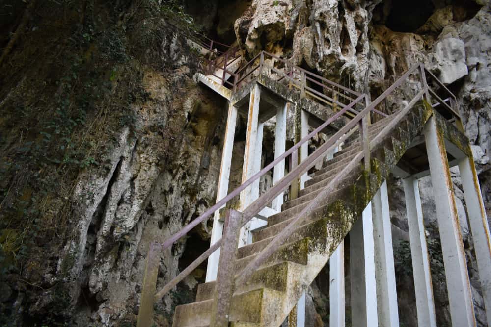 Explore the Pha Tok Caves