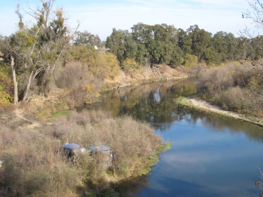 Go on a nature hike along the Tuolumne River Trail