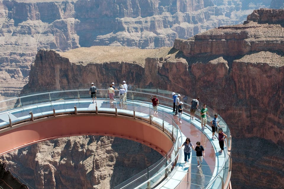 Grand Canyon: Bus Tour with Walking Tour Guide