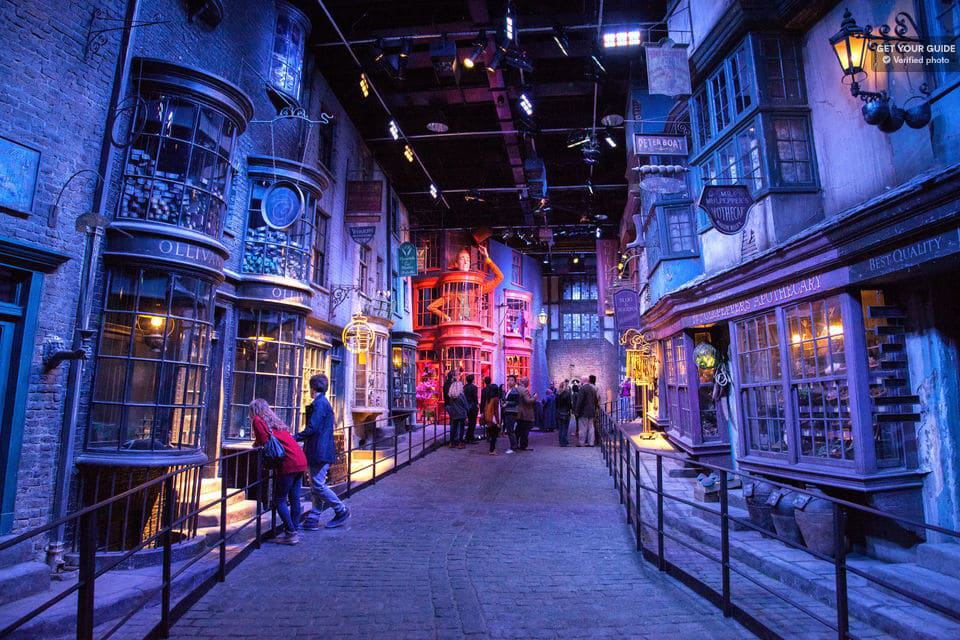 Harry Potter: Warner Brothers Studio Tour and Transfers