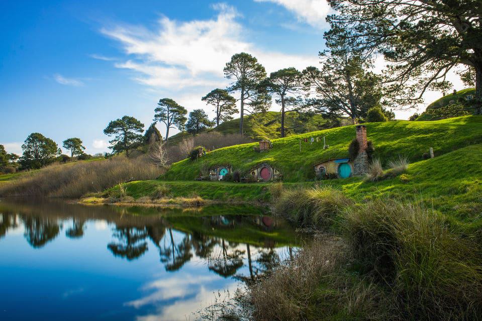 Hobbiton & Waitomo Caves Small-Group Day Tour from Auckland