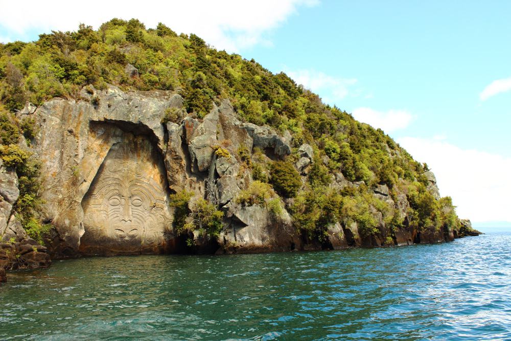 Lake Taupo Maori Rock Carving 2.5-Hour Sailing Cruise