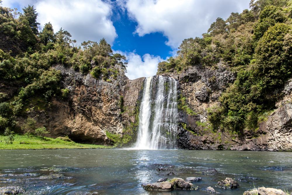 Private Hunua Falls and Hobbiton Tour from Auckland