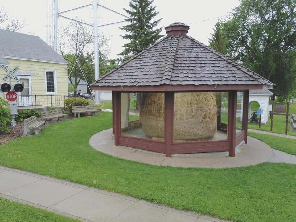 World’s Largest Ball of Twine Rolled by One Man, Darwin